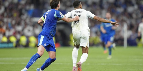 西甲衣袖广告收入排名：皇马2500万美元居首，巴萨1400万美元背后的商业博弈